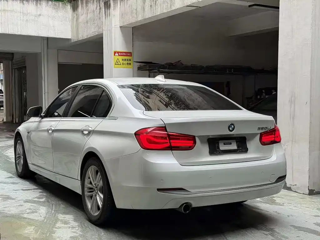BMW 3 SERIES