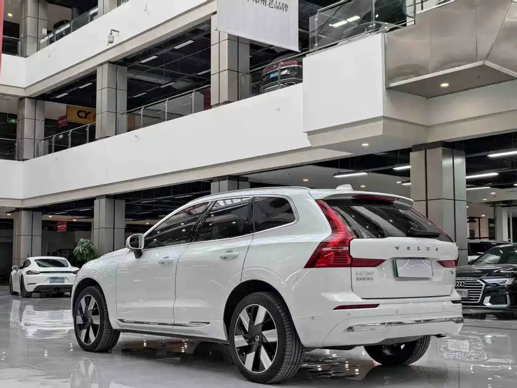 VOLVO XC60 PLUG IN HYBRID