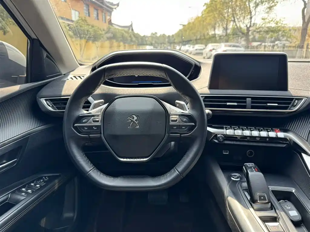 Peugeot 5008 2019 380THP 5 мест Elite