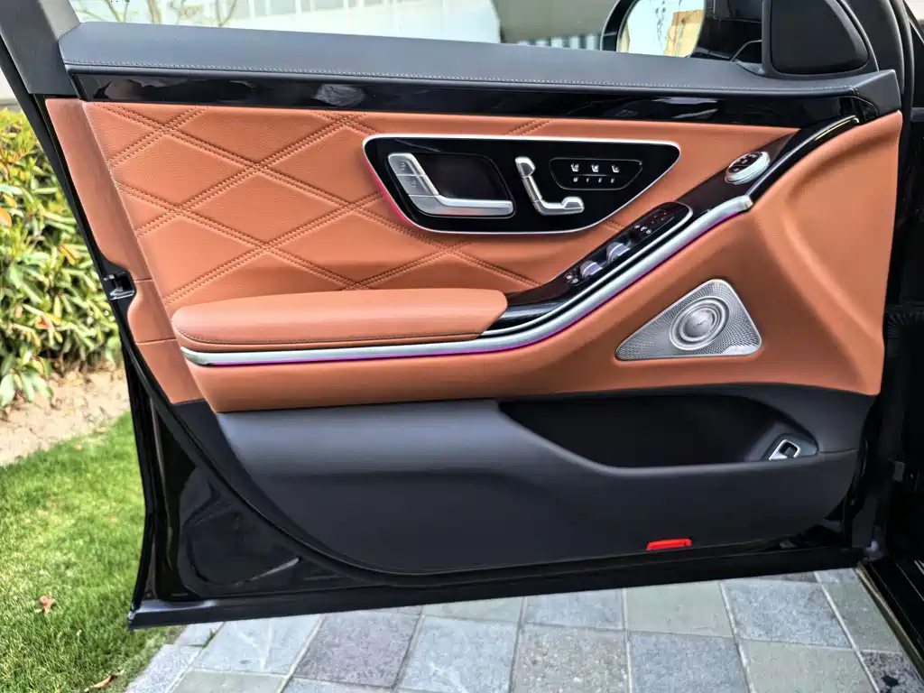 Mercedes-Benz S-Class — миниатюра 13