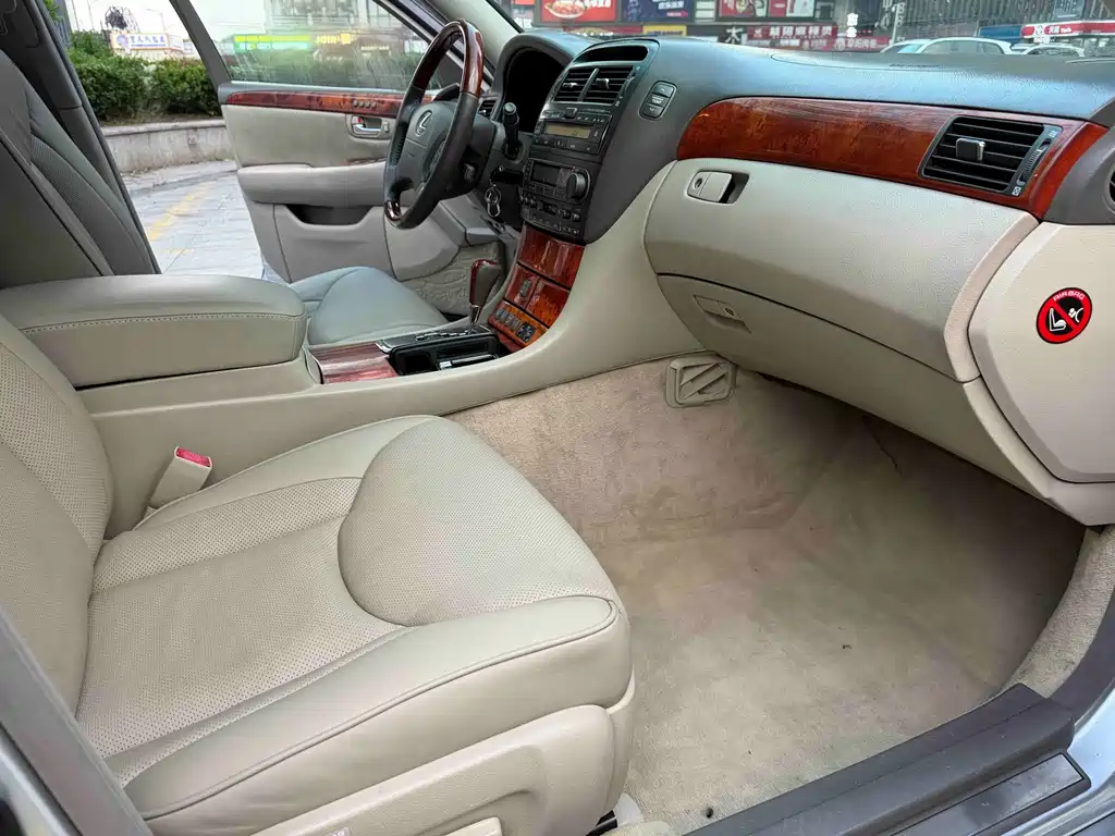 Lexus LS — миниатюра 8