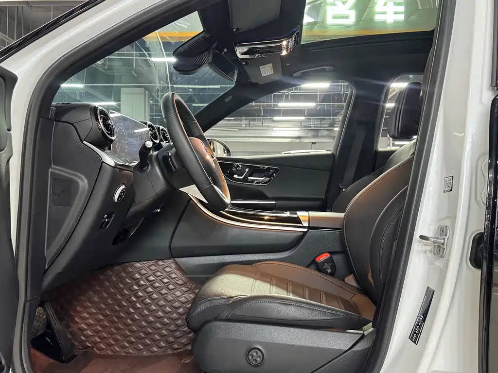 Mercedes-Benz GLC 2023 GLC 260 L 4MATIC 5 мест
