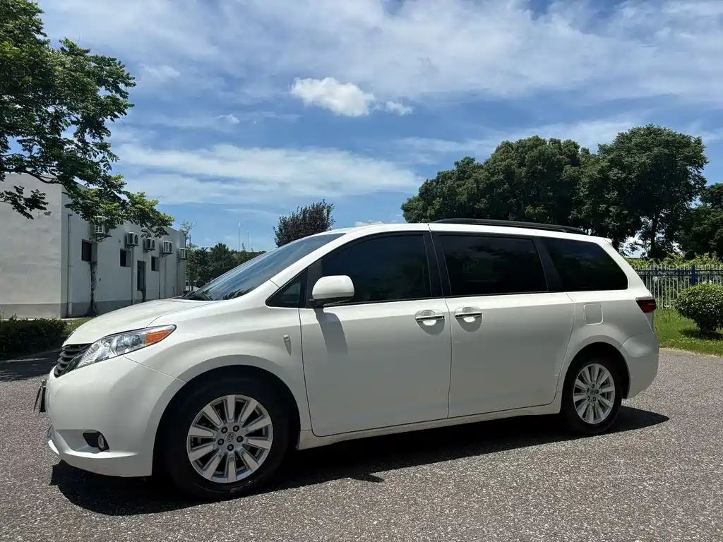 Toyota Sienna — миниатюра 6