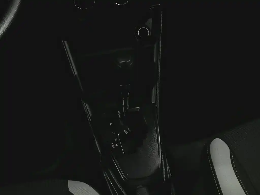 Toyota Yaris L — миниатюра 13