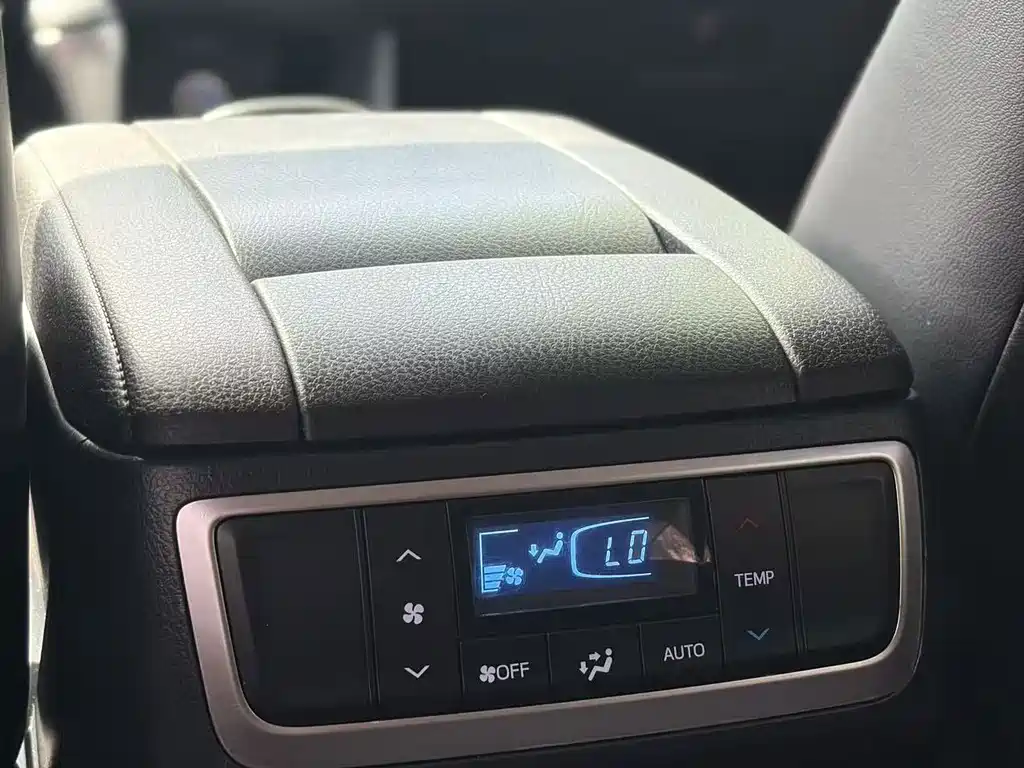 Toyota Highlander — миниатюра 10