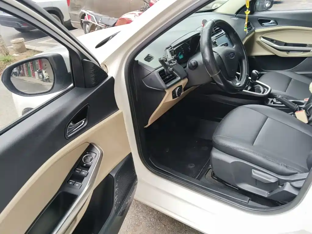 Ford Escort — миниатюра 16