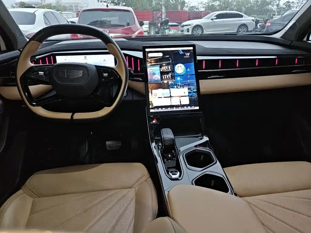 Geely Boyue L — миниатюра 10