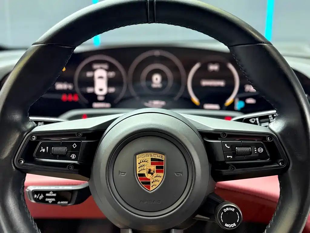 Porsche Taycan — миниатюра 11