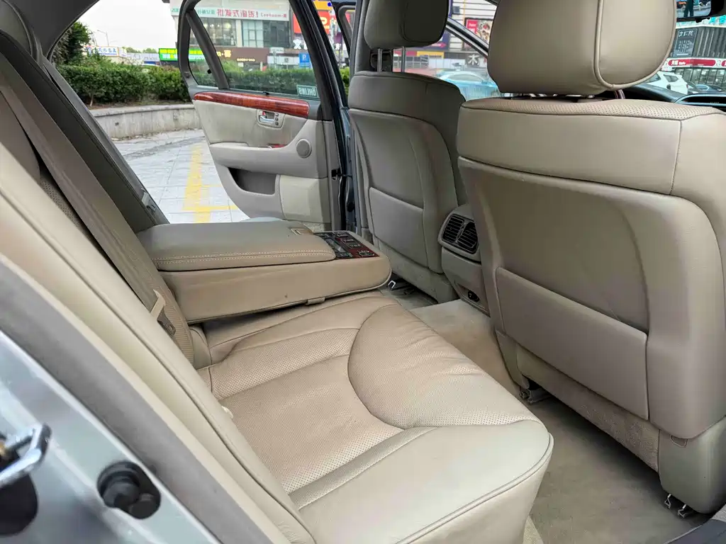 Lexus LS — миниатюра 15