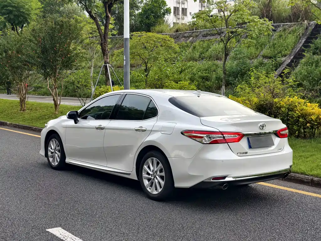 Toyota Camry — миниатюра 5