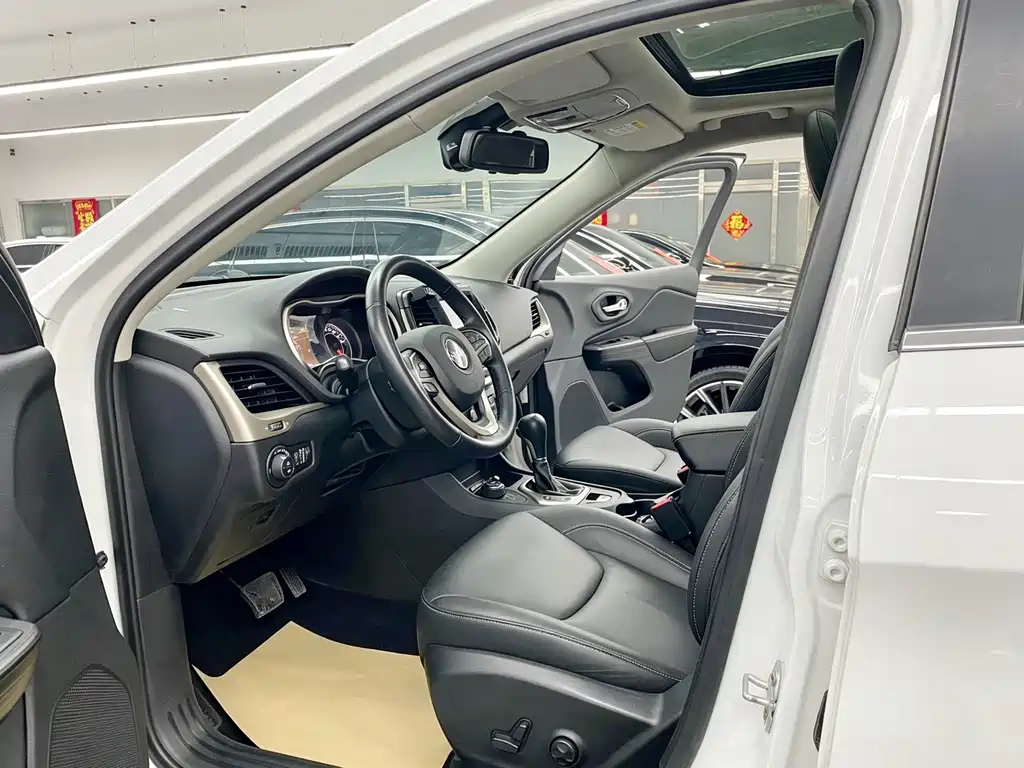 Jeep Cherokee — миниатюра 7