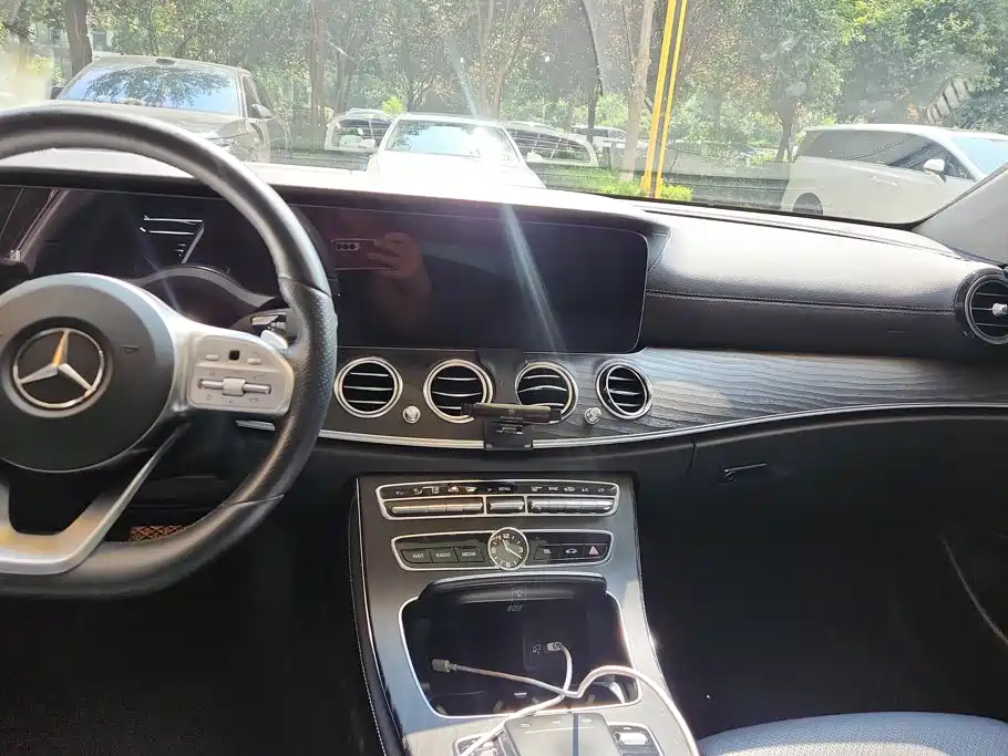 Mercedes-Benz E-Class — миниатюра 13