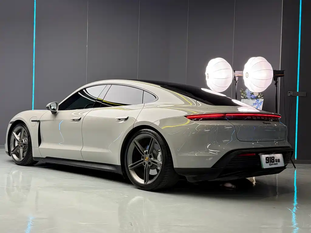 Porsche Taycan — миниатюра 6