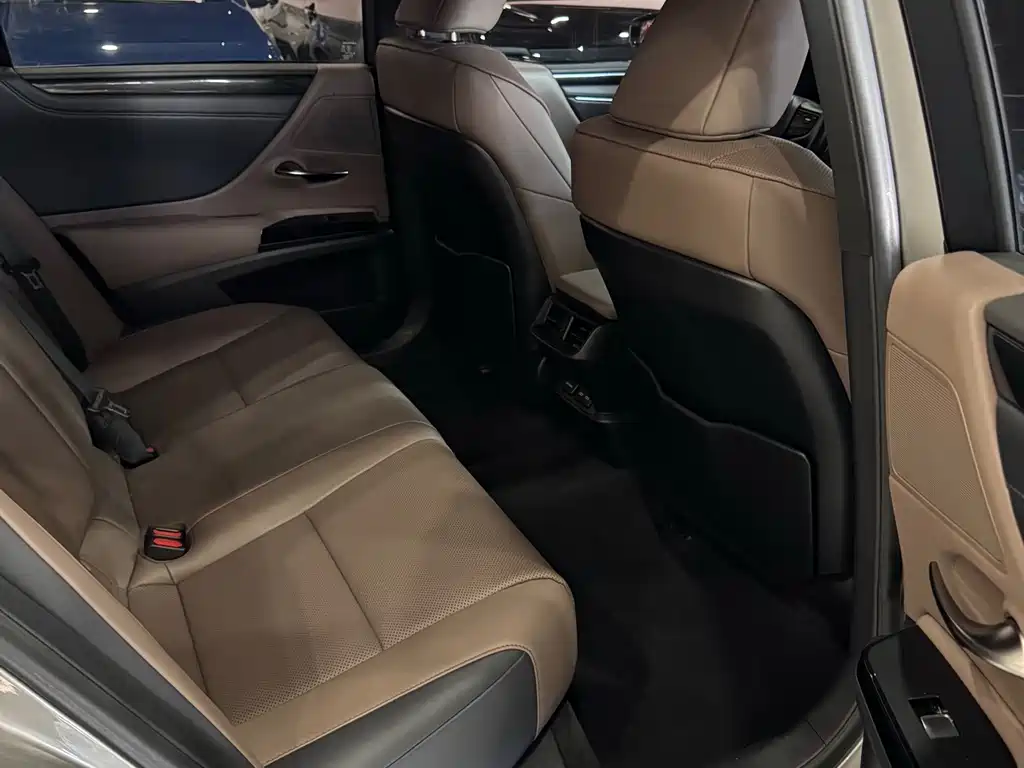Lexus ES 2023 200