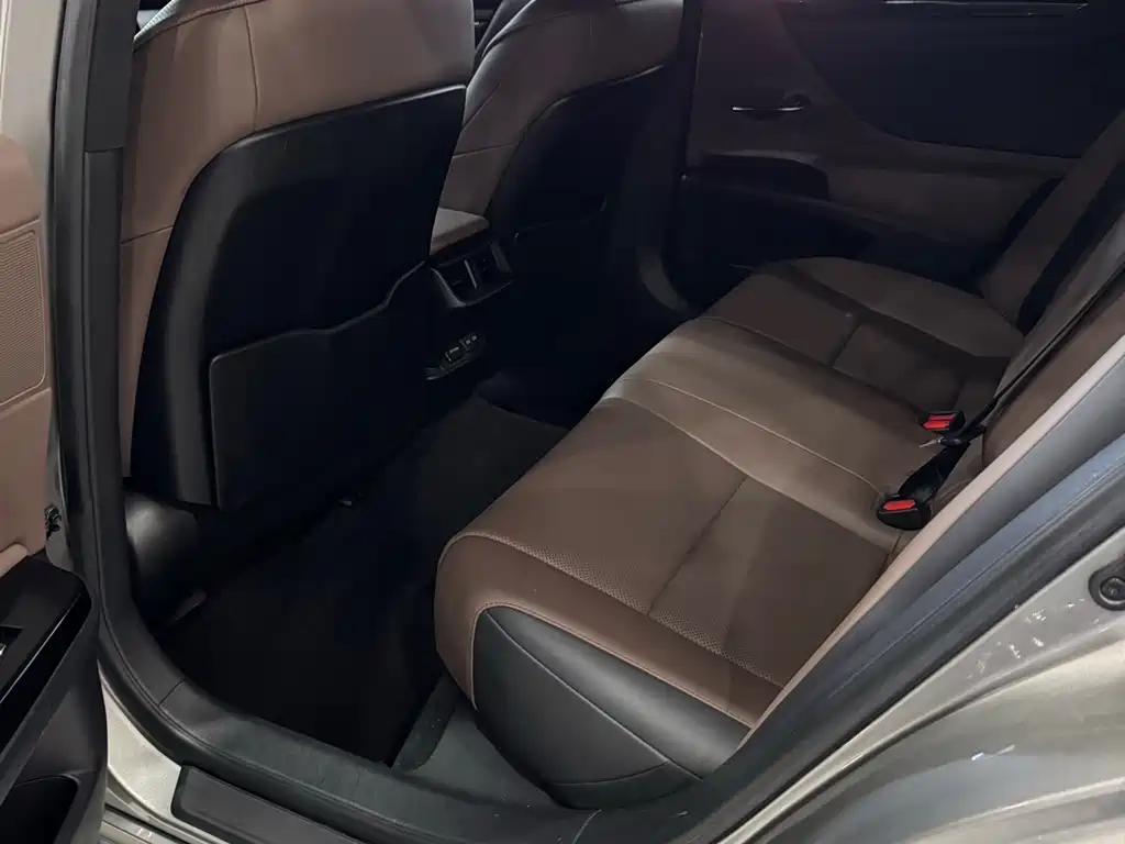 Lexus ES 2023 200