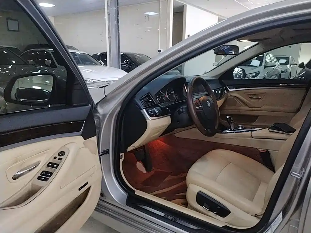 BMW 5 Series — миниатюра 16
