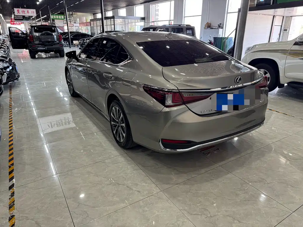 Lexus ES 2023 200