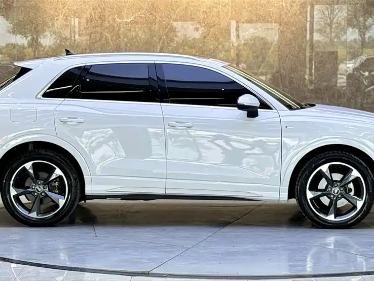 Audi Q3 2023 35 TFSI Fashion (1.5T)