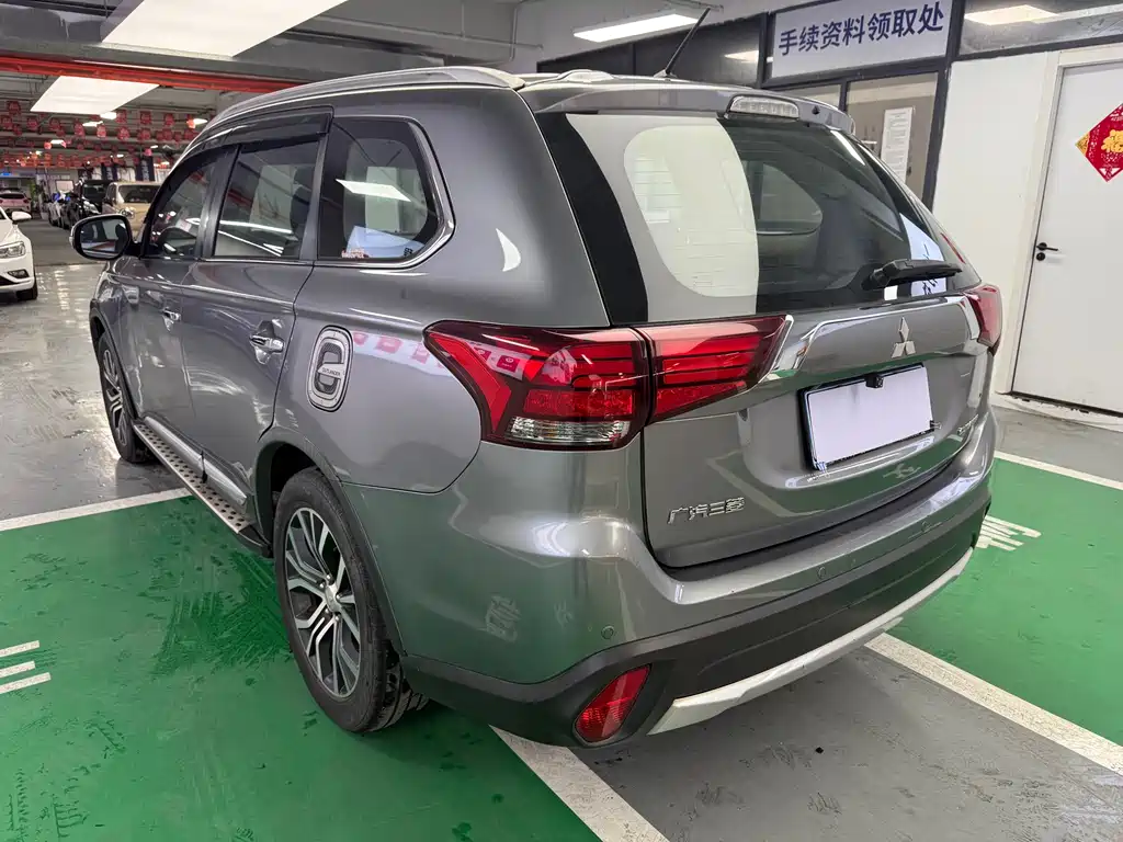 MITSUBISHI OUTLANDER