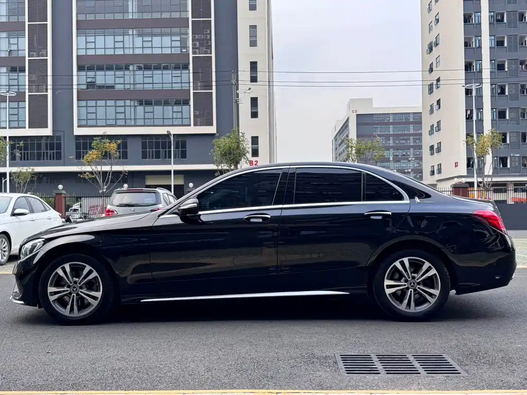 Mercedes-Benz C-Class — миниатюра 11