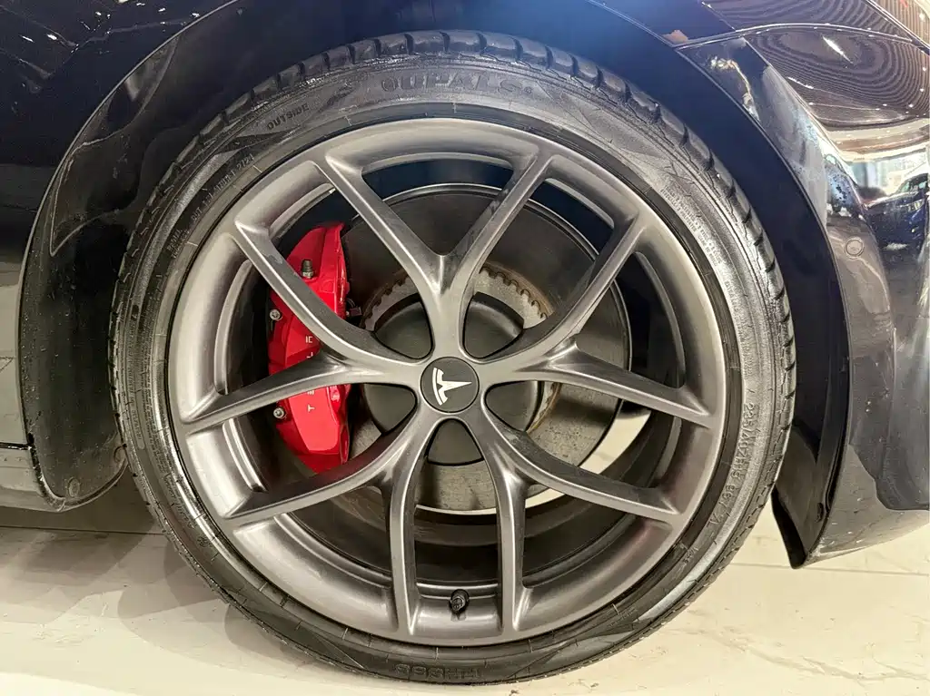 Tesla Model 3 — миниатюра 15