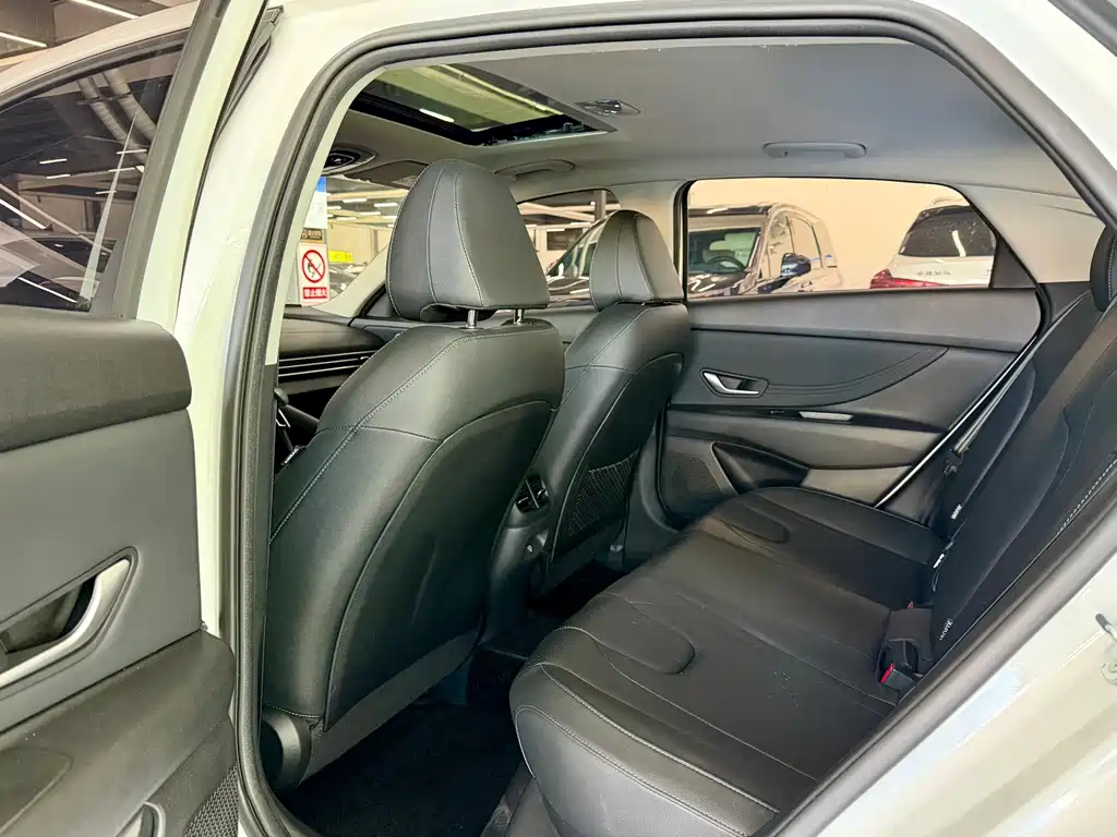 Hyundai Elantra — миниатюра 6