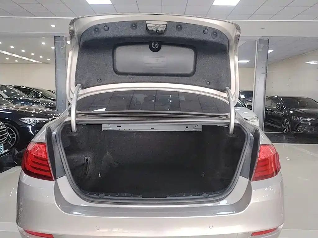 BMW 5 Series — миниатюра 19