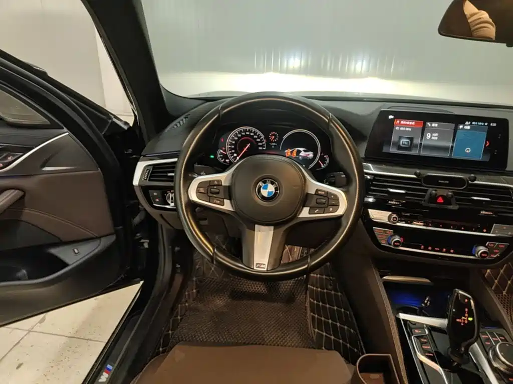 BMW 5 Series — миниатюра 11