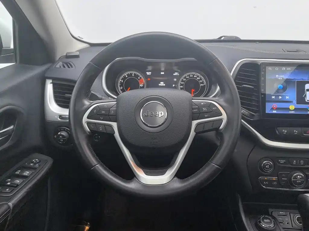 Jeep Cherokee — миниатюра 11