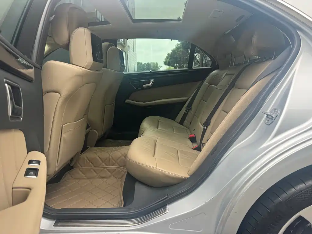 Mercedes-Benz E-Class — миниатюра 12