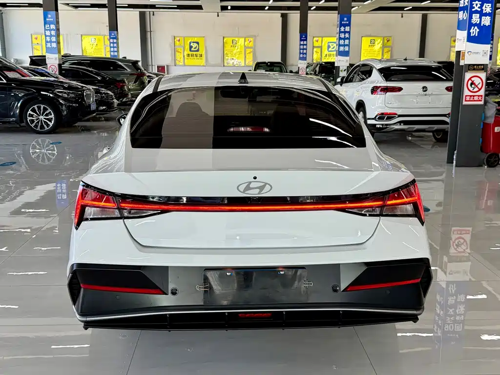 Hyundai Elantra — миниатюра 10