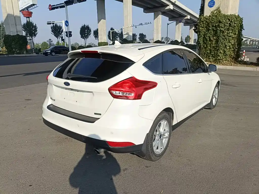 Ford Focus — миниатюра 7