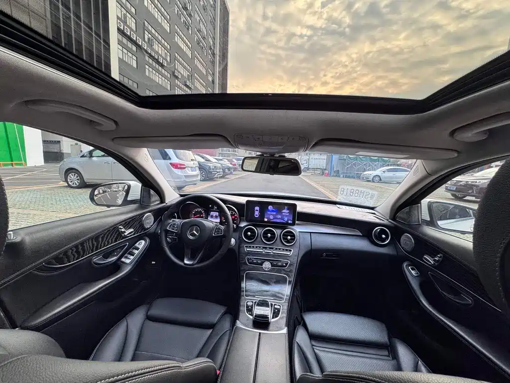 Mercedes-Benz C-Class — миниатюра 16