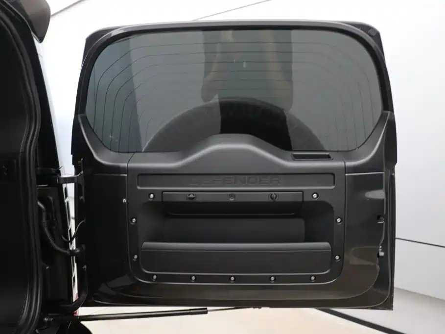 Land Rover Defender — миниатюра 29