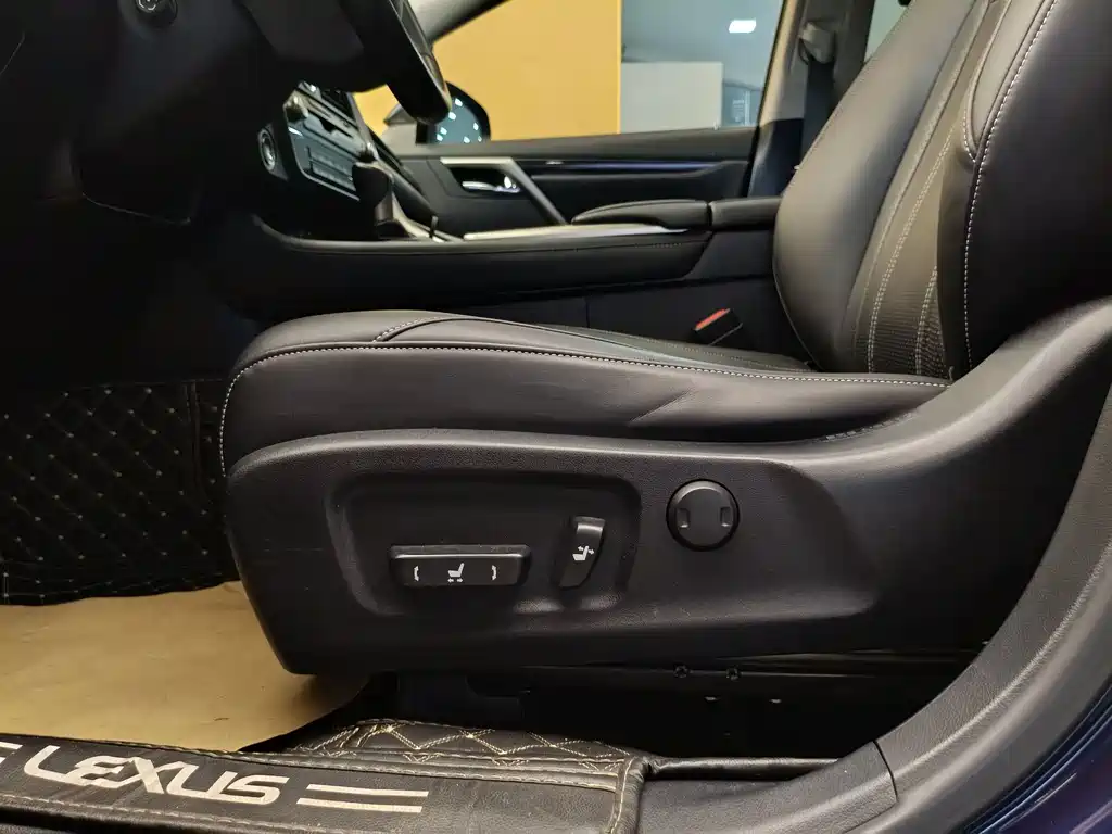 Lexus RX — миниатюра 10