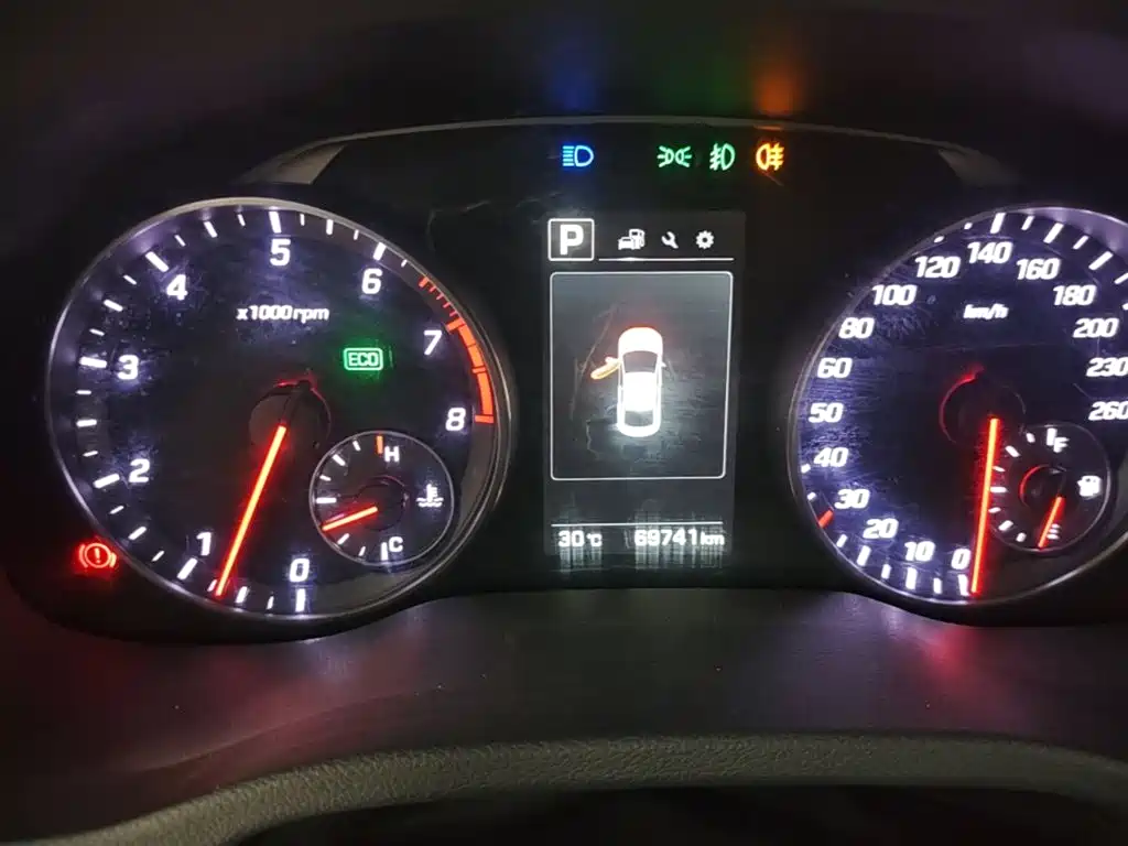Hyundai Elantra — миниатюра 12