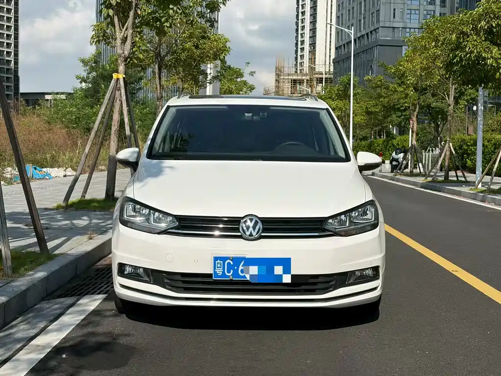 Volkswagen Touran — миниатюра 2