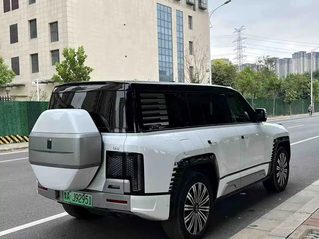 Yangwang Yangwang U8 — миниатюра 5
