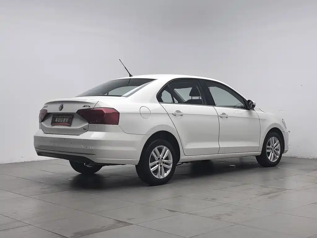 Volkswagen Jetta — миниатюра 2