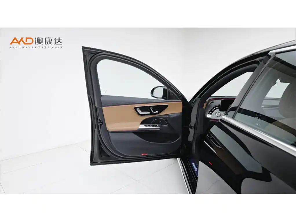 Mercedes-Benz E-Class — миниатюра 10