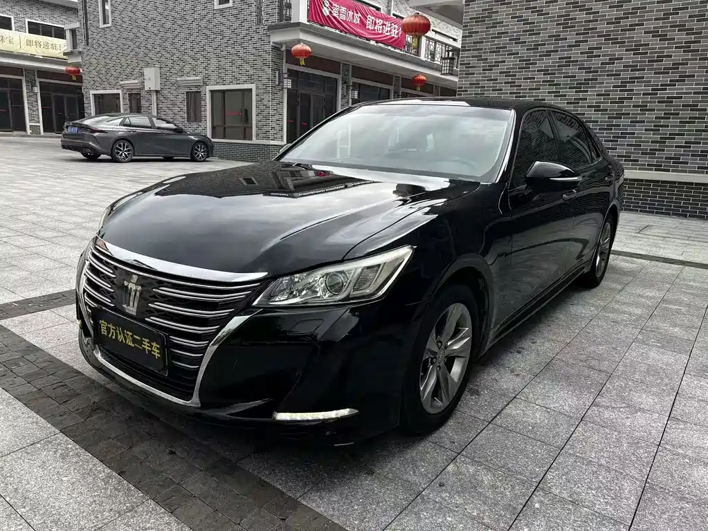Купить Toyota Crown