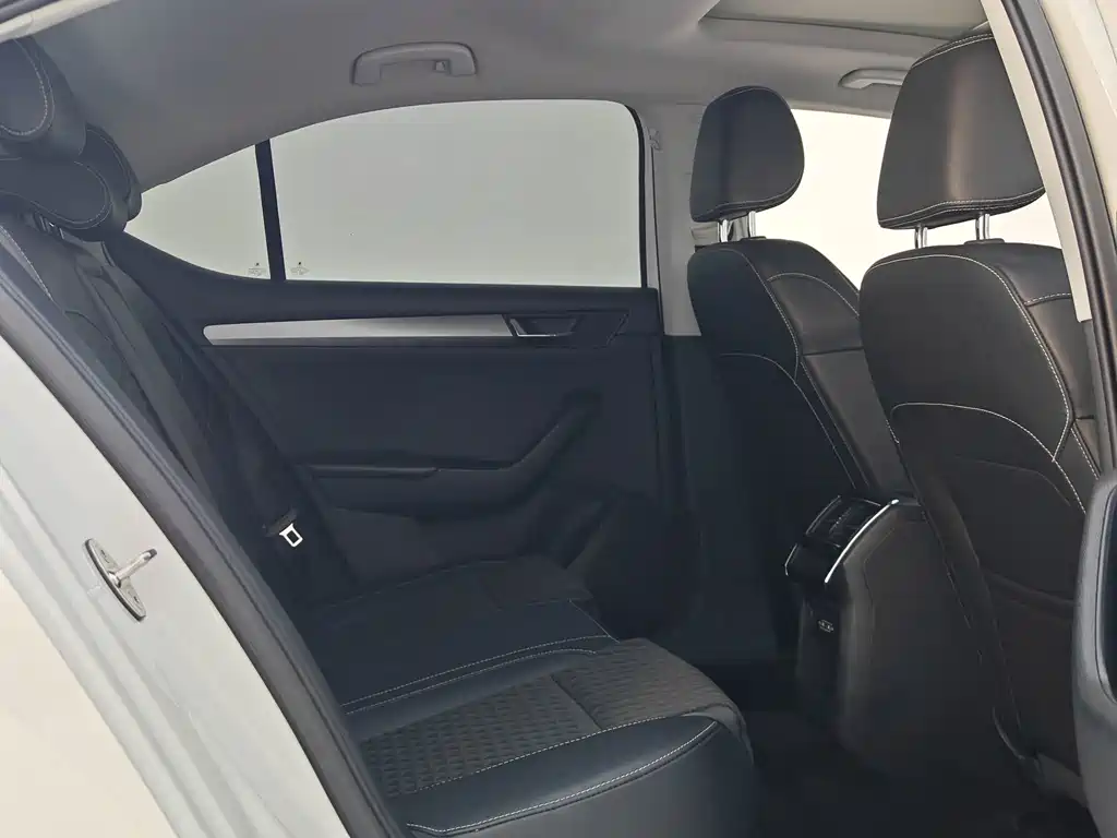 Skoda Superb — миниатюра 14