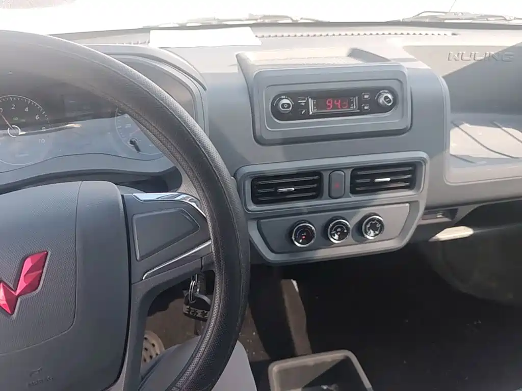 Wuling Yangguang — миниатюра 13