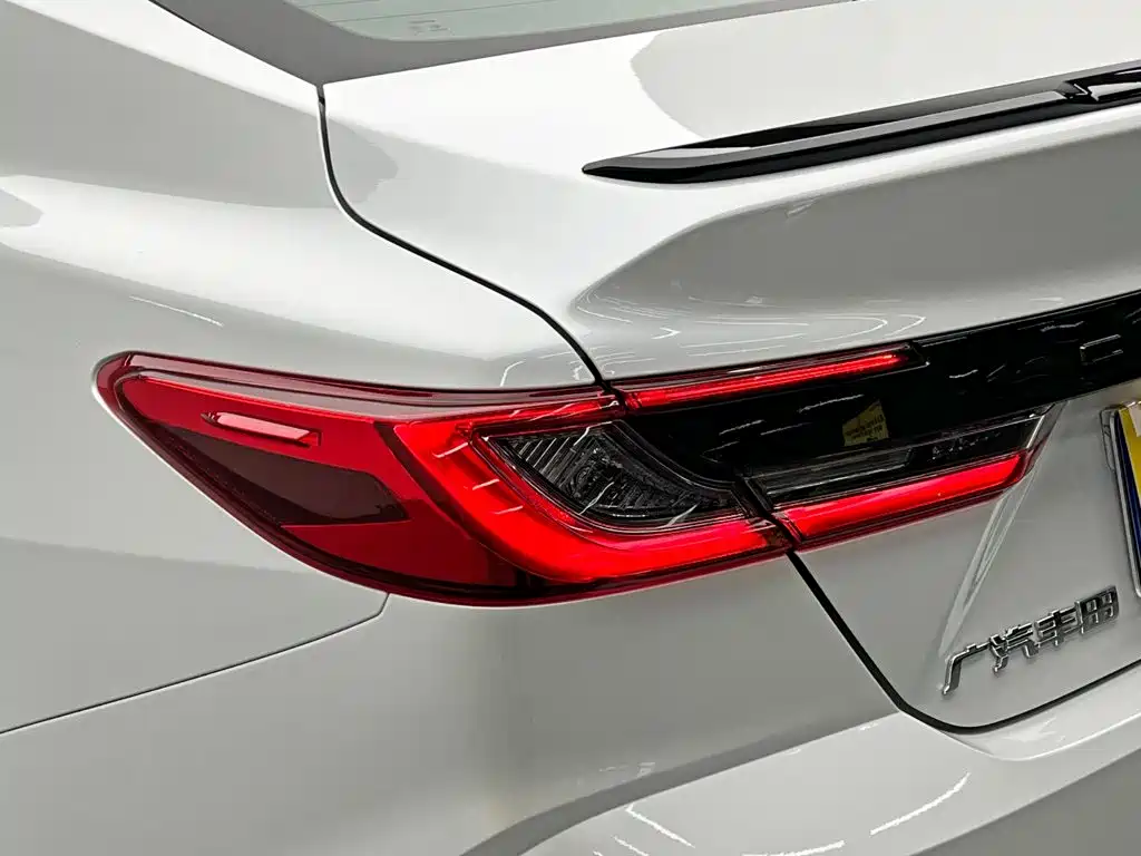 Toyota Camry — миниатюра 10