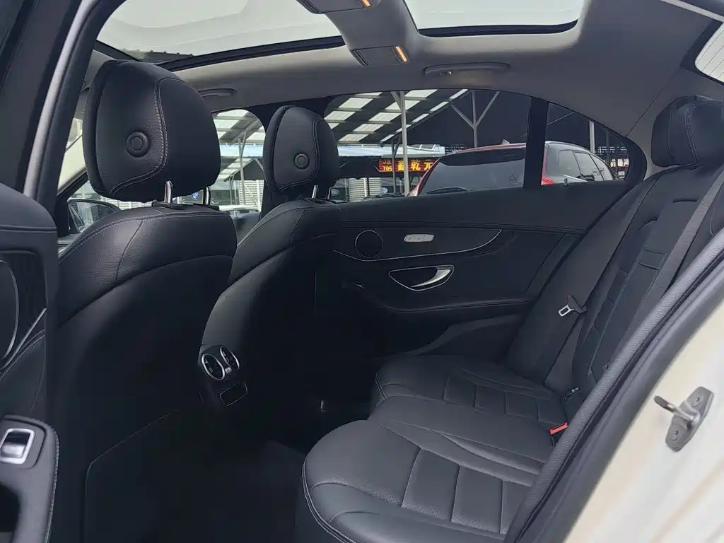 Mercedes-Benz C-Class — миниатюра 15