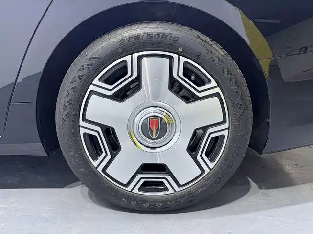 Hongqi Hongqi H5 — миниатюра 14