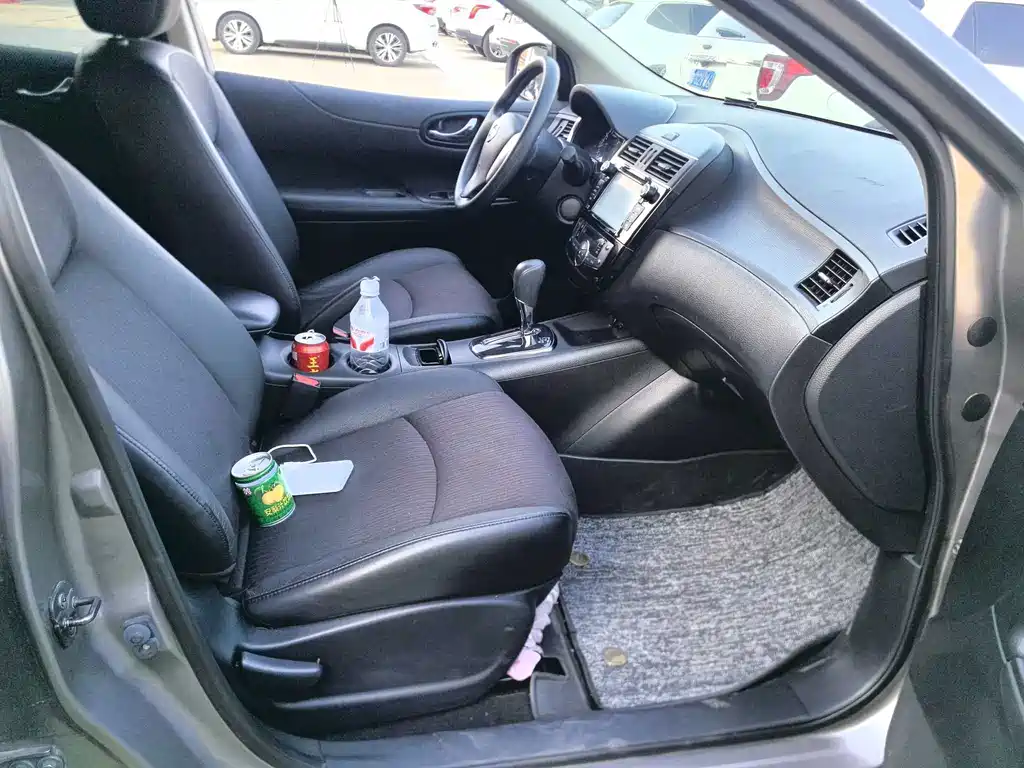 Nissan Tiida — миниатюра 4