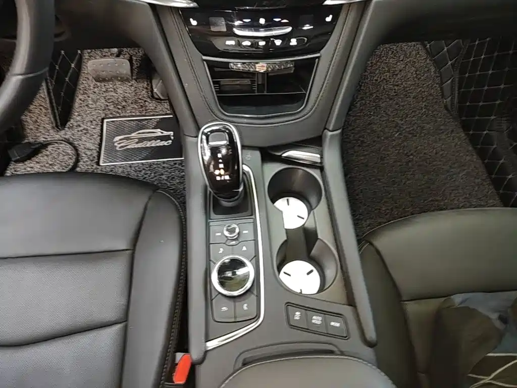 Cadillac XT6 — миниатюра 14