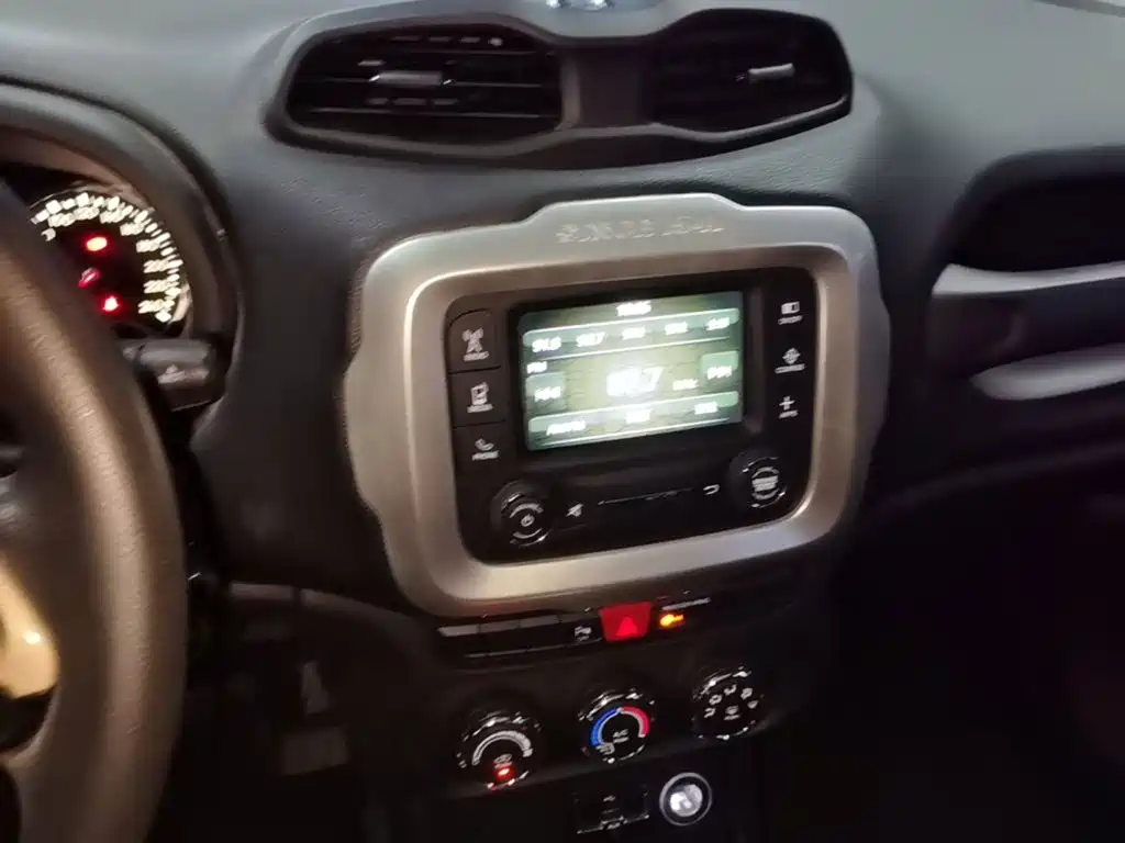Jeep Renegade — миниатюра 13