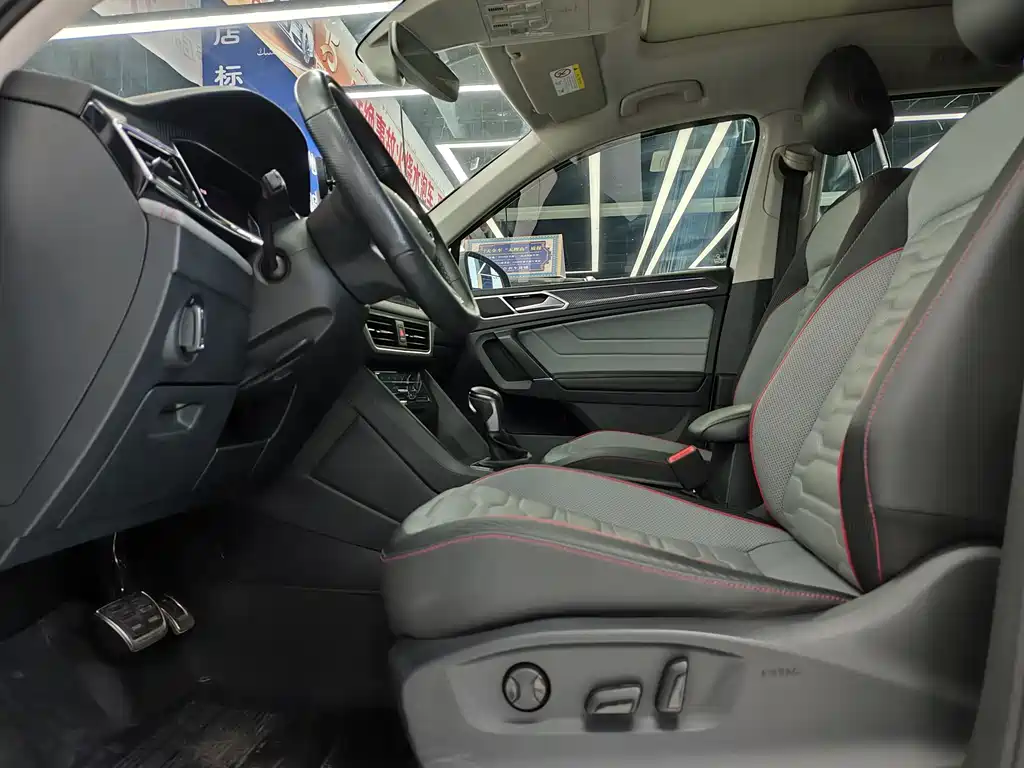 Volkswagen Tiguan L L 2022 330TSI AT R-Line Flagship